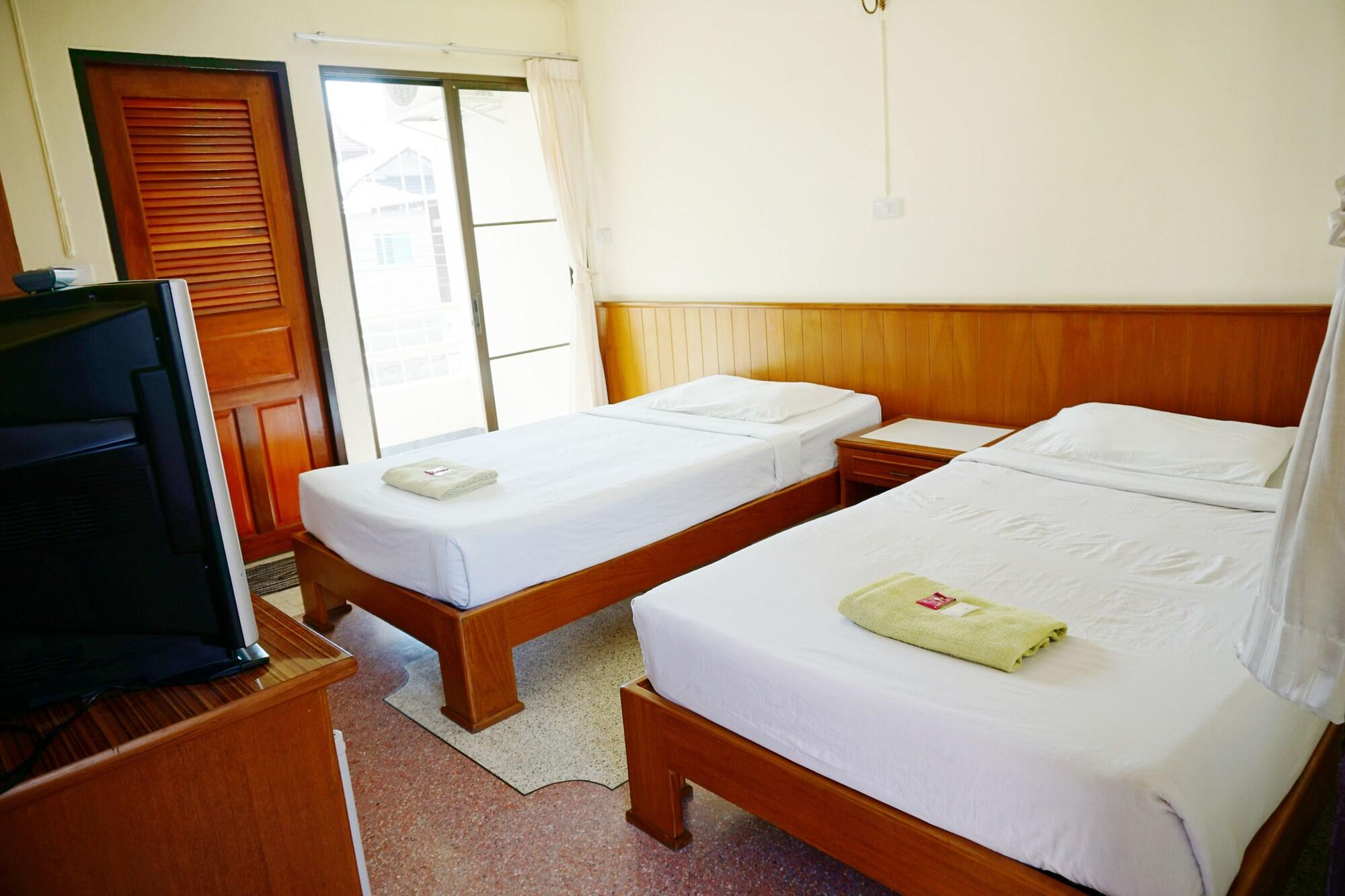 Safe House Court Hotel Chiang Mai Exterior photo