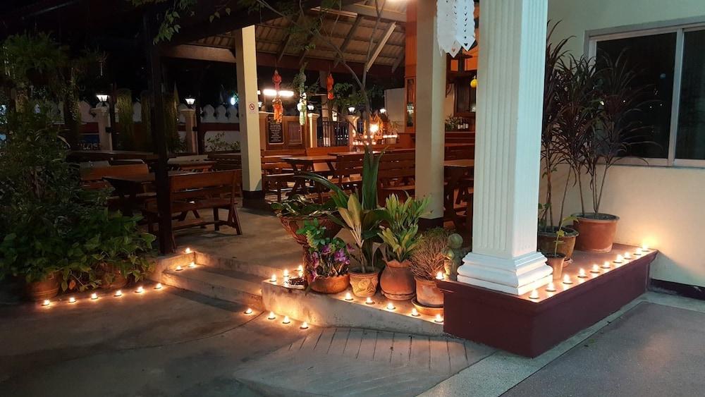 Safe House Court Hotel Chiang Mai Exterior photo