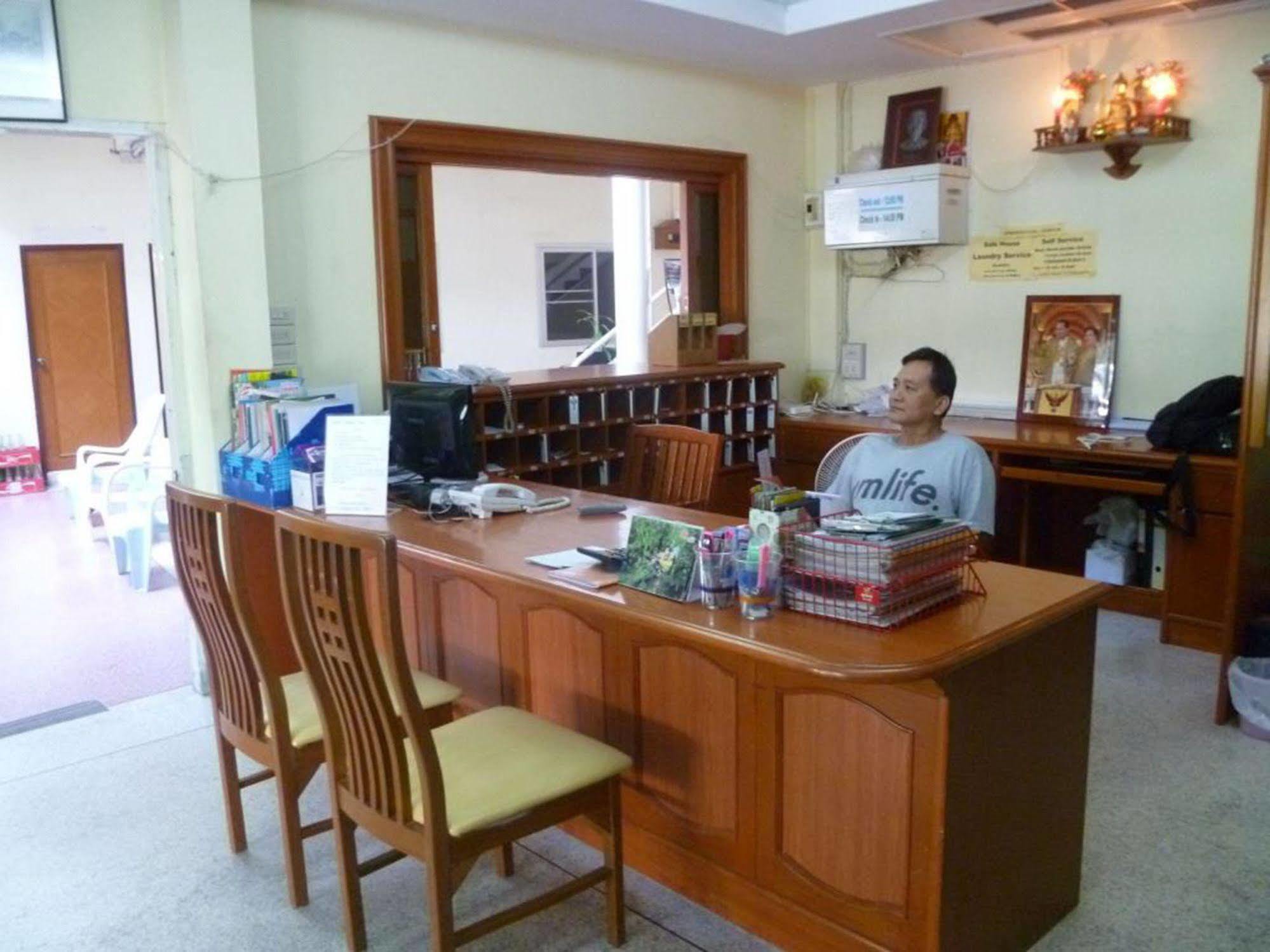 Safe House Court Hotel Chiang Mai Exterior photo