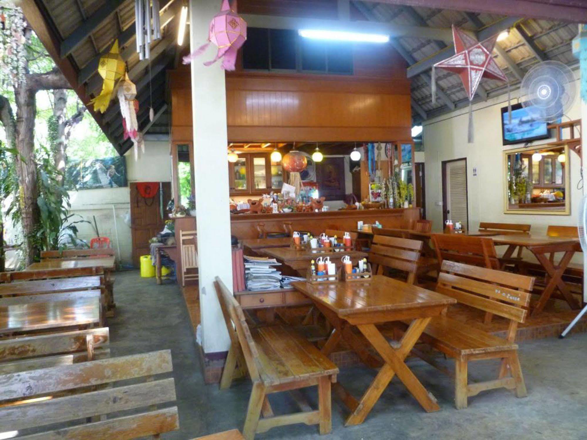 Safe House Court Hotel Chiang Mai Exterior photo