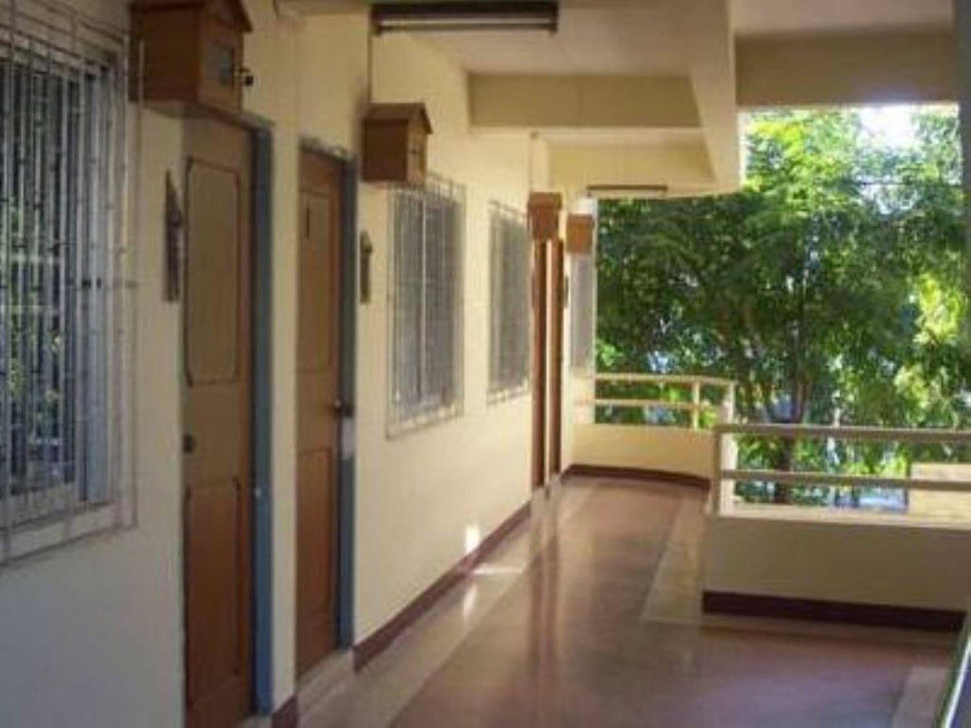 Safe House Court Hotel Chiang Mai Exterior photo